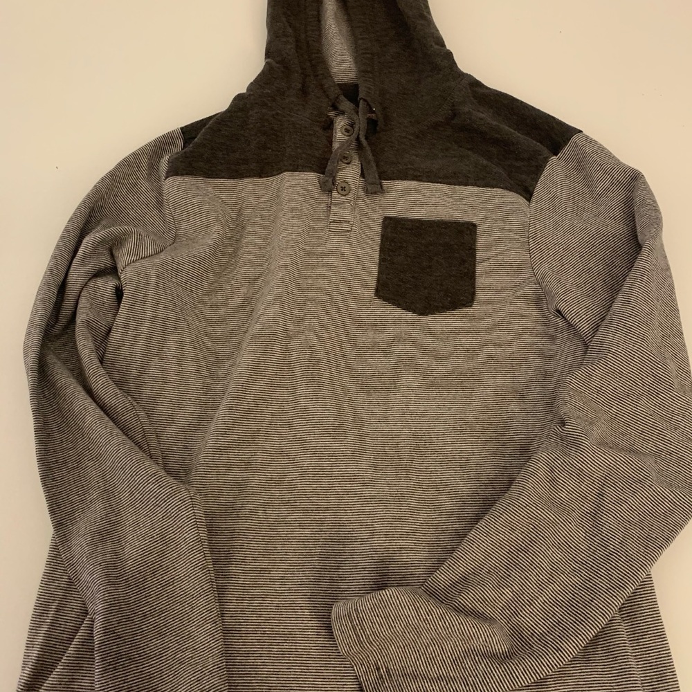 Men’s hooded long sleeve